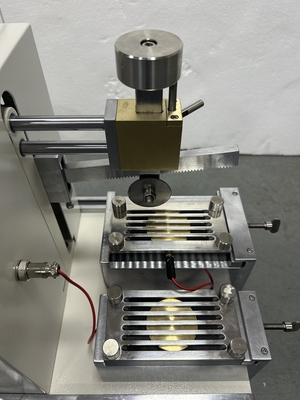 Efficient ISO 20344 EN 388 Gloves Cutting Machine